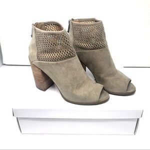 Report taupe perforated open toe wedge booties size 8 western women's shoes